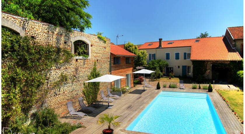 Мини-отель Chambre d'hôtes La Cour Des Saligues