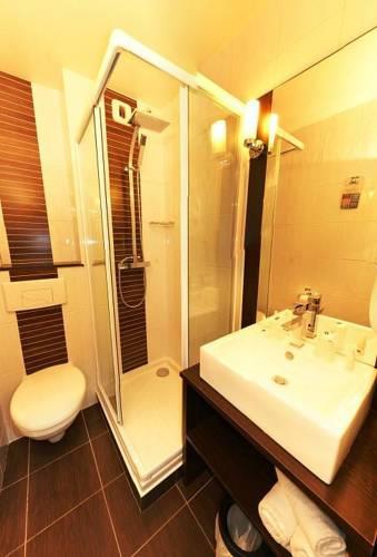 Отель Kyriad La Fleche