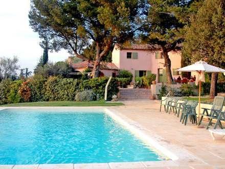 Апартаменты Holiday Home Maison Dalriada Meyreuil