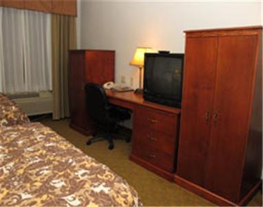 Отель La Quinta Inn & Suites Brooklyn Park