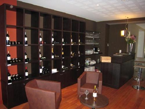 Отель Hotel Alienor