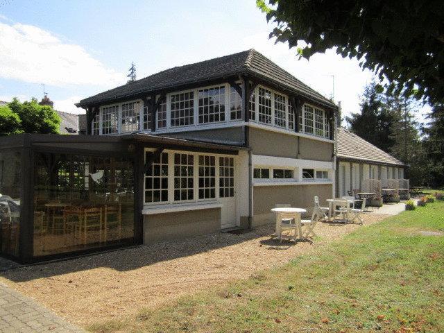 Отель Hotel du Petit Lussault