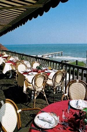 Отель Logis Hotel Du Casino