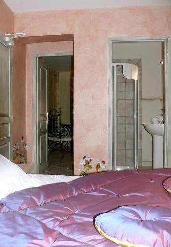 Отель Logis Le Puy Des Sirènes