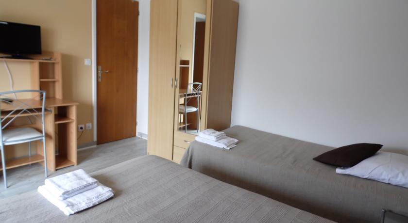 Отель Hôtel les Acacias de Ratabizet