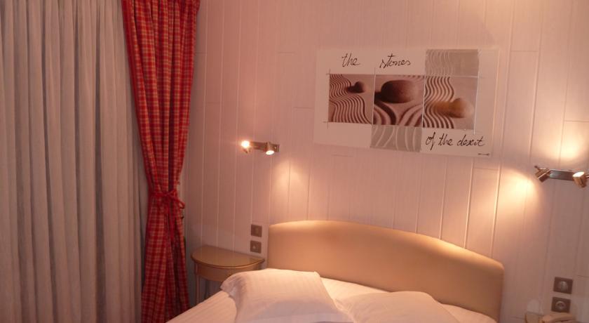 Отель Citotel Hotel Restaurant Les Pins