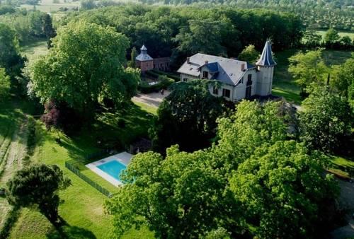 Отель Appartement Le Gîte du Domaine du Buc