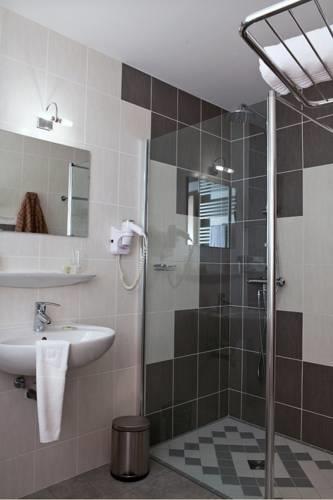 Отель Le Rhien Carrer Hôtel-Restaurant