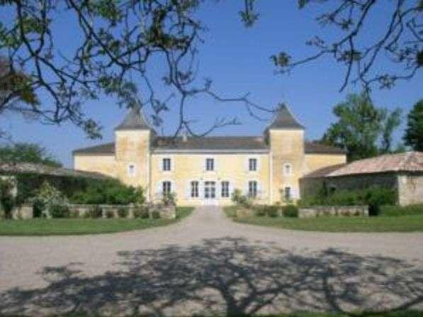 Апартаменты Gite Chateau Les Péricots