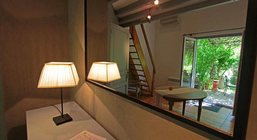 Отель Logis Auberge Du Vigneron