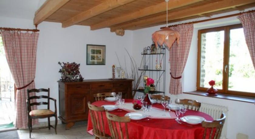 Апартаменты Gîte de la Bourousais