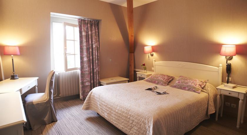 Отель Hotel Le Relais Du Bellay