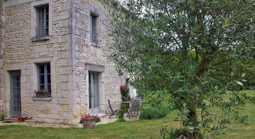 Апартаменты Gîte L'Olivier Domaine de Bourgville