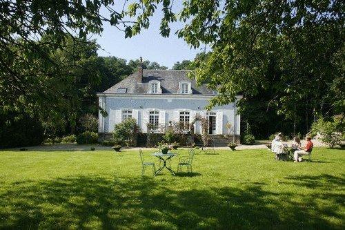 Отель Hôtel les Grands Chênes