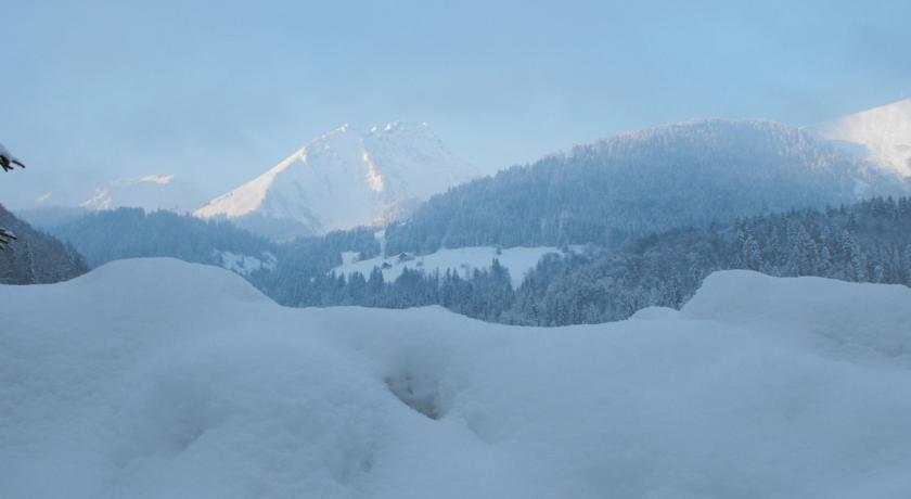 Отель Holiday Home Le Mont Abondance