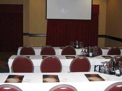 Отель DoubleTree Suites by Hilton Bentonville