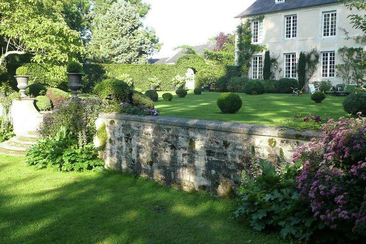 Апартаменты Holiday Home La Grange Du Chateau Lantheuil