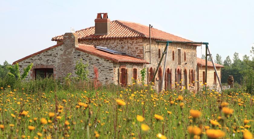 Мини-отель Chambres d'hôtes Le Château Rouge