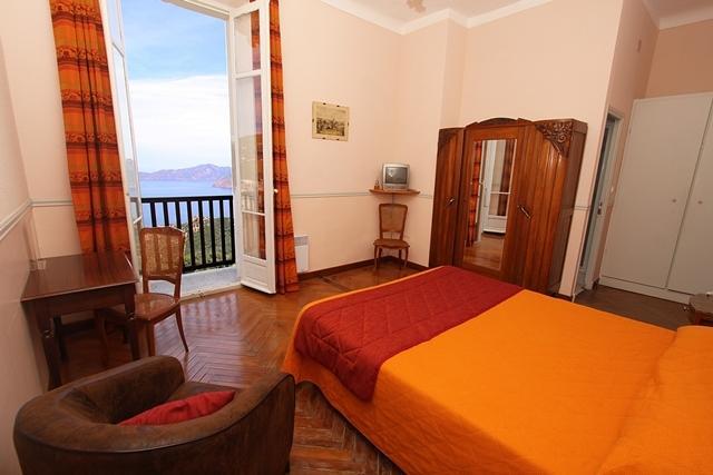Отель Hotel Les Roches Rouges