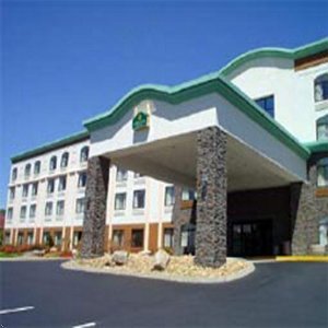 Отель La Quinta Inn & Suites Sevierville