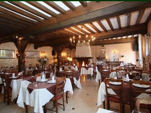 Отель Logis Le Bourguignon