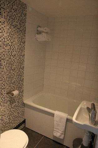 Отель Hôtel Akena City Lyon Rillieux Caluire