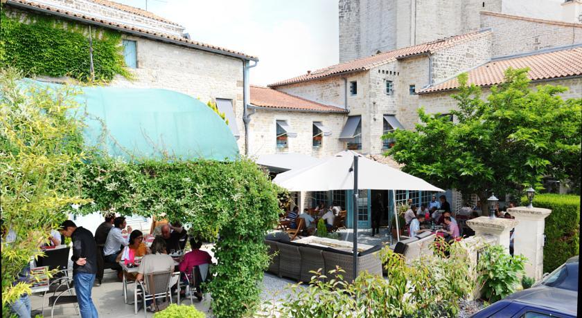 Отель Logis Hostellerie de l'Abbaye