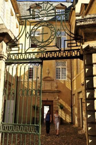 Апартаменты Le Château Ricard