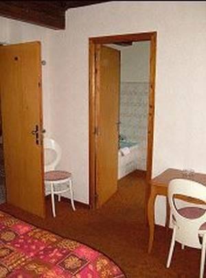 Отель Hotel Les Chenets