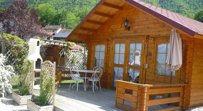 Отель Les Chalets de Pertuis