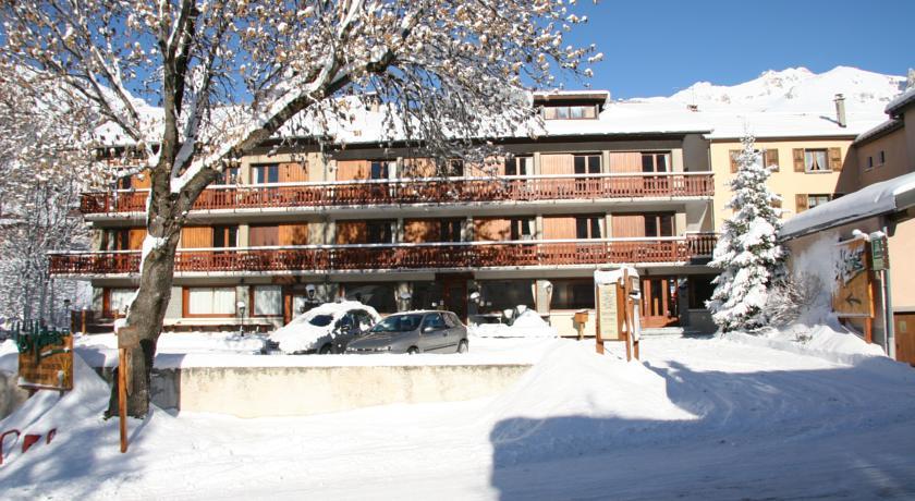 Отель Hôtel Les Mottets