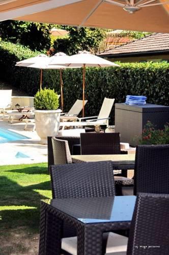 Отель Logis Hotel Le Petit Casset