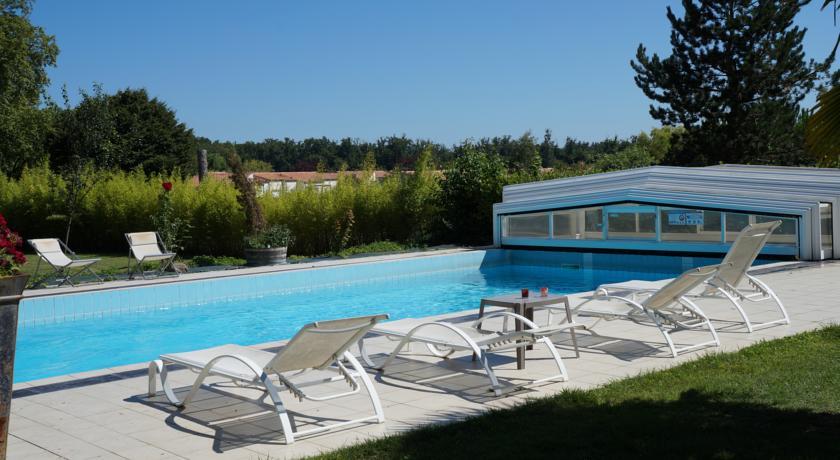 Отель Domaine des Chais