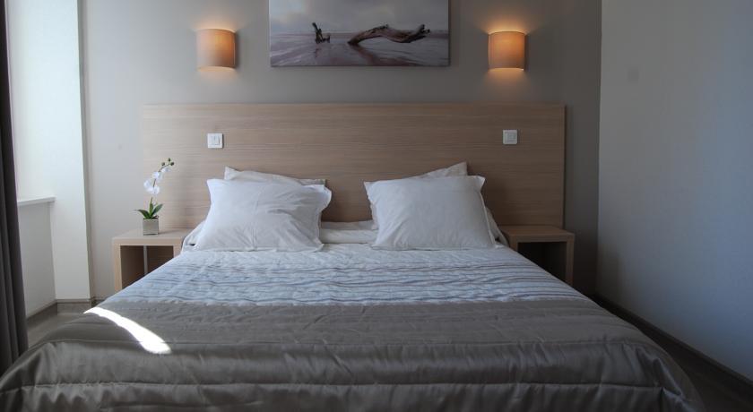 Отель Hotel du Midi - Logis International