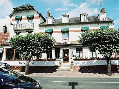 Отель Logis Hotel Le Cerf