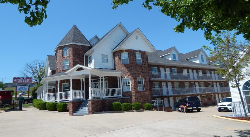 Отель Carriage House Inn