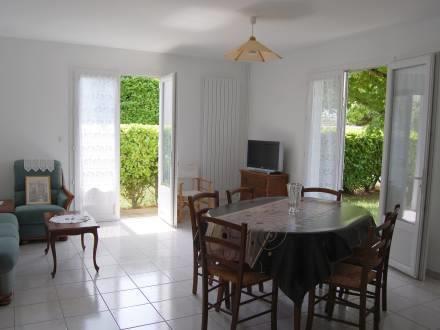Апартаменты Holiday Home Maison du Pas de la Roquille Vaux Sur Mer