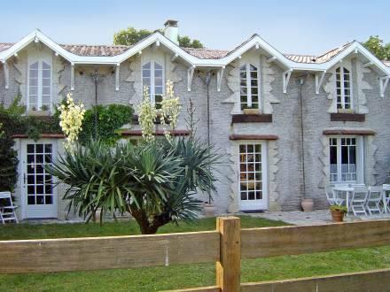 Отель Holiday Home Medis Medis