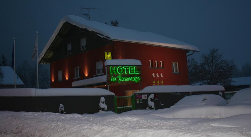 Отель Hôtel Les Perce-Neige