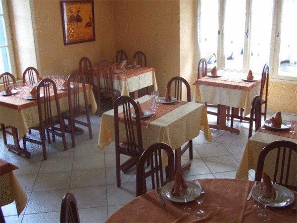 Отель Hotel Les 3 Piliers