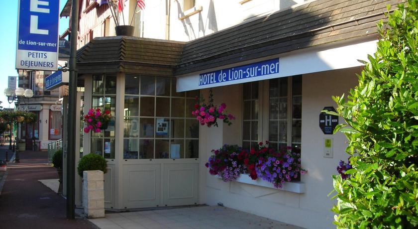 Отель Hôtel de Lion sur Mer
