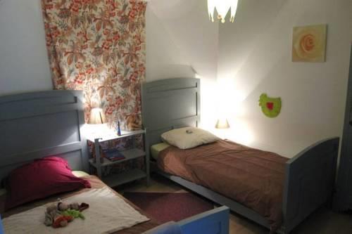 Отель Holiday Home Les Volets Rouges