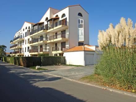 Отель Apartment Les Orphies I Vaux Sur Mer