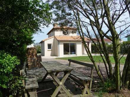 Апартаменты Holiday Home Rinais La Bernerie en Retz