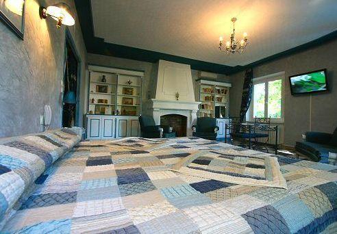 Отель Auberge Bourrelly