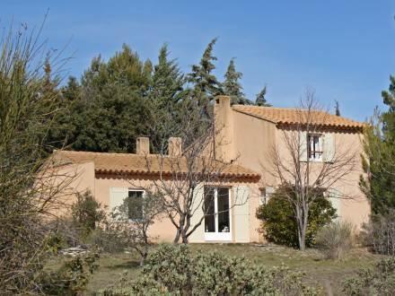 Апартаменты Holiday Home Les Thyms Cucuron