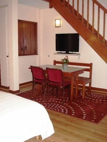 Отель Hôtel des Chazes