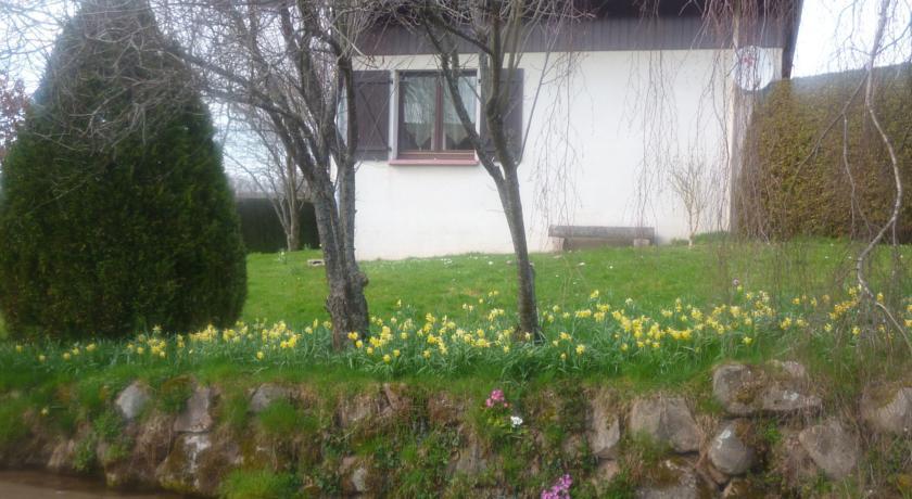Отель Holiday Home Les Chalets Du Neune Gerbepal