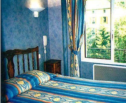 Отель Hôtel Doussière - Restaurant l'Alicanta