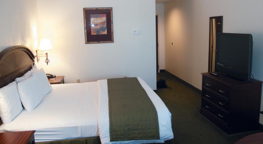 Отель La Quinta Inn & Suites Fort Pierce